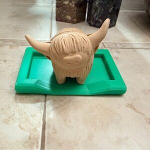 3d printed ring holder Highland Cow Figurine on Green Base